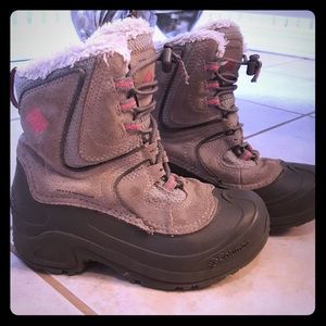 Girls grey Columbia snow boots